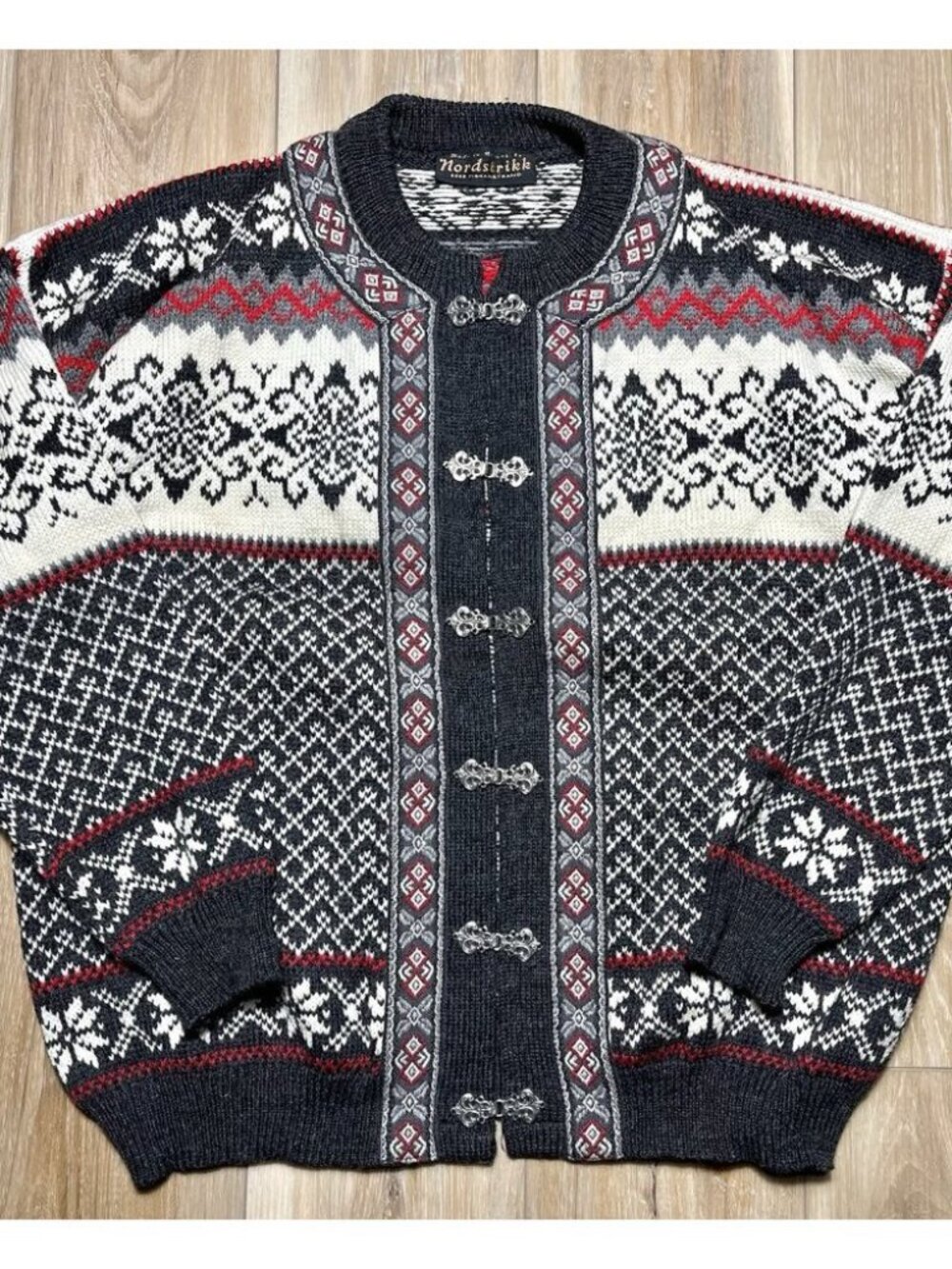 Vintage Nordstrikk Virgin Wool Pewter Clasp Cardigan Sweater - Size Medium